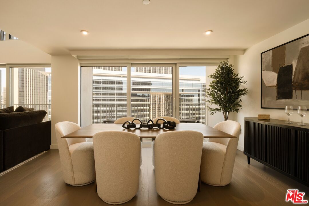 2025 Avenue Of The Stars Unit: 1412