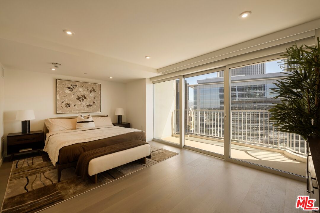 2025 Avenue Of The Stars Unit: 1412