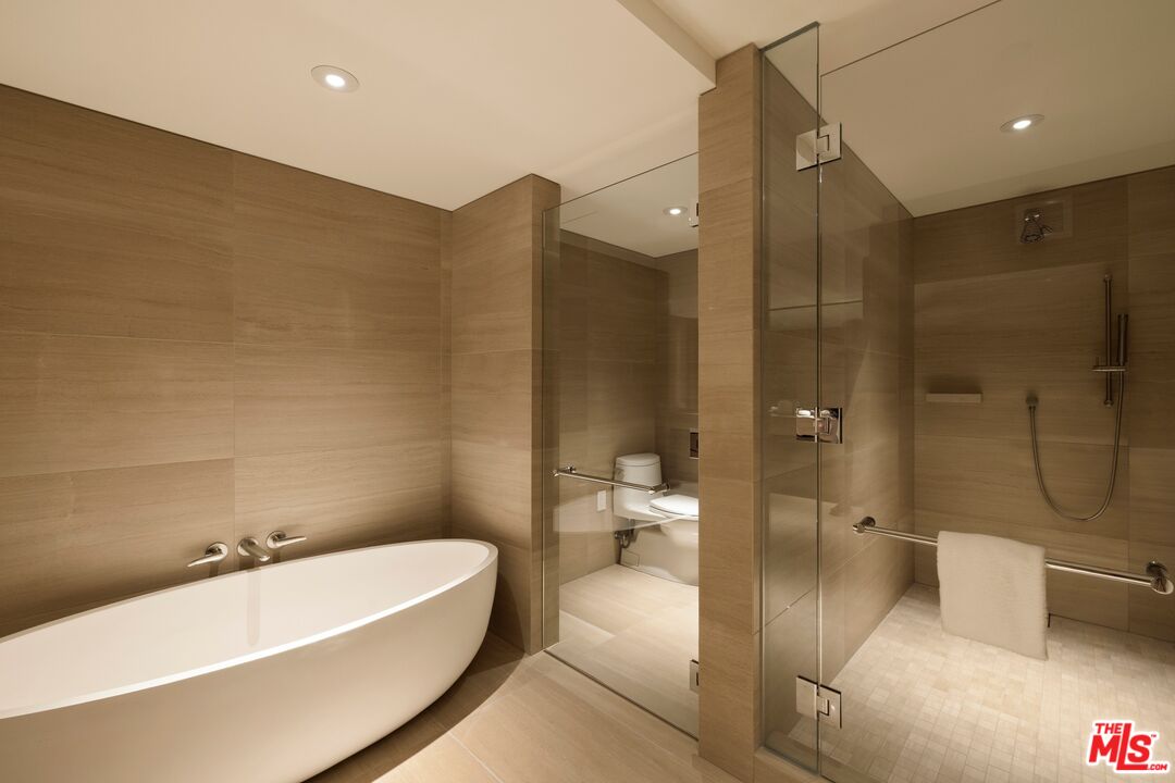 2025 Avenue Of The Stars Unit: 1412