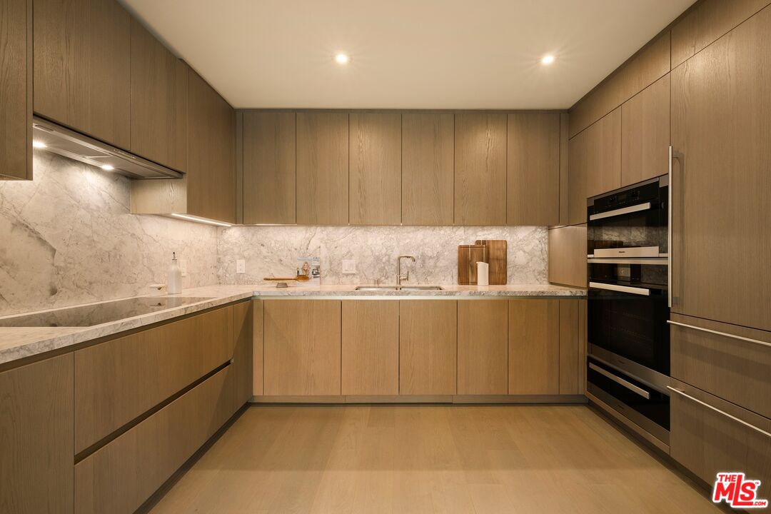 2025 Avenue Of The Stars Unit: 1412