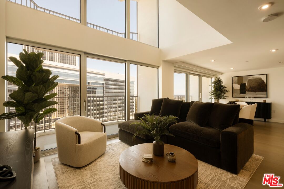 2025 Avenue Of The Stars Unit: 1412