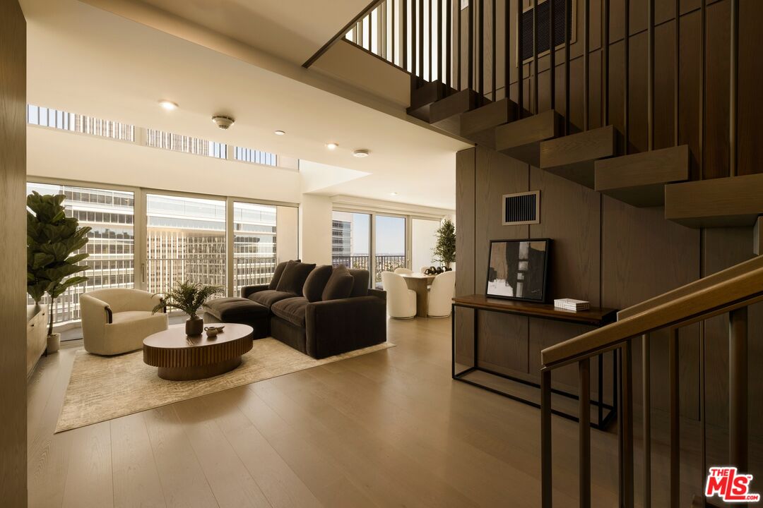 2025 Avenue Of The Stars Unit: 1412