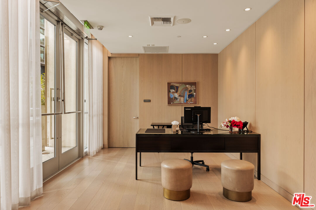 2025 Avenue Of The Stars Unit: 1207