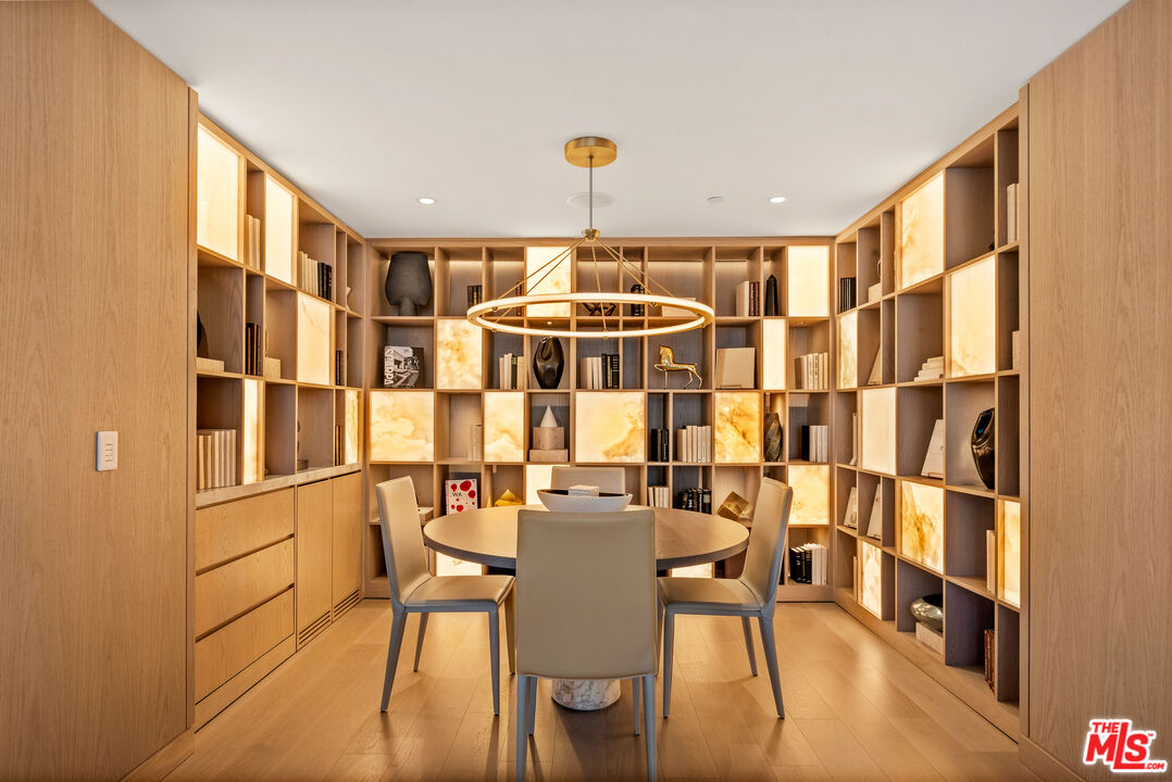 2025 Avenue Of The Stars Unit: 1207