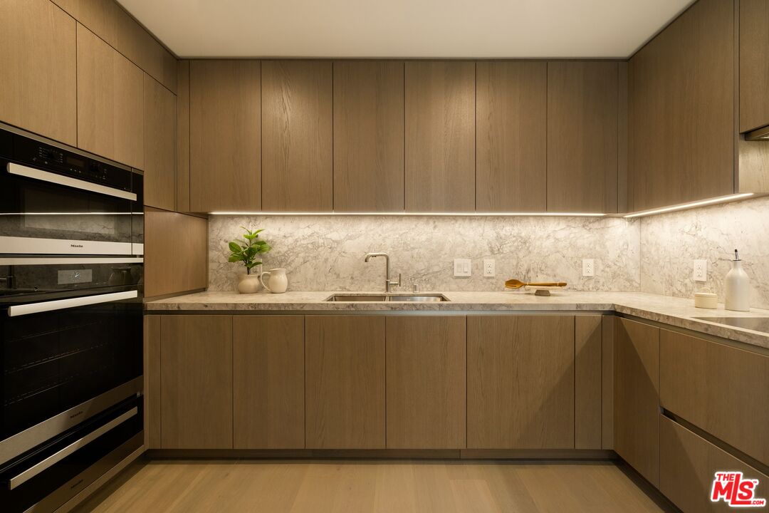 2025 Avenue Of The Stars Unit: 1207