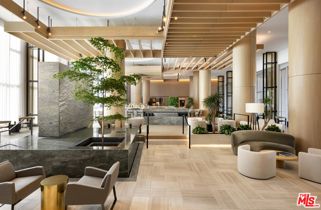 2025 Avenue Of The Stars Unit: 1207