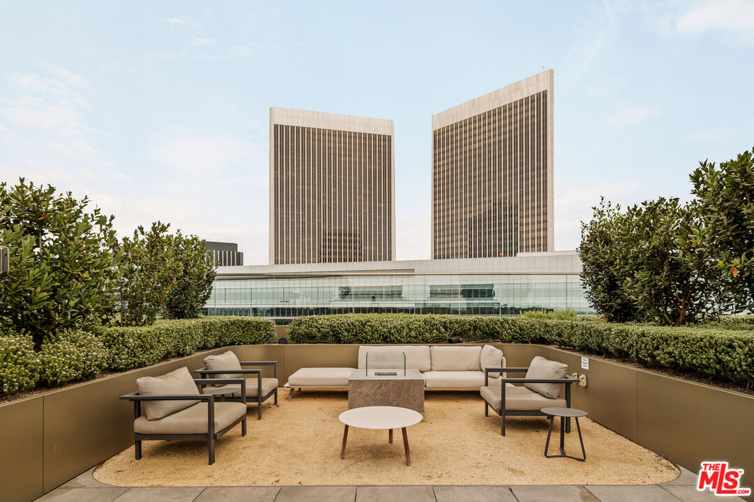2025 Avenue Of The Stars Unit: 1208