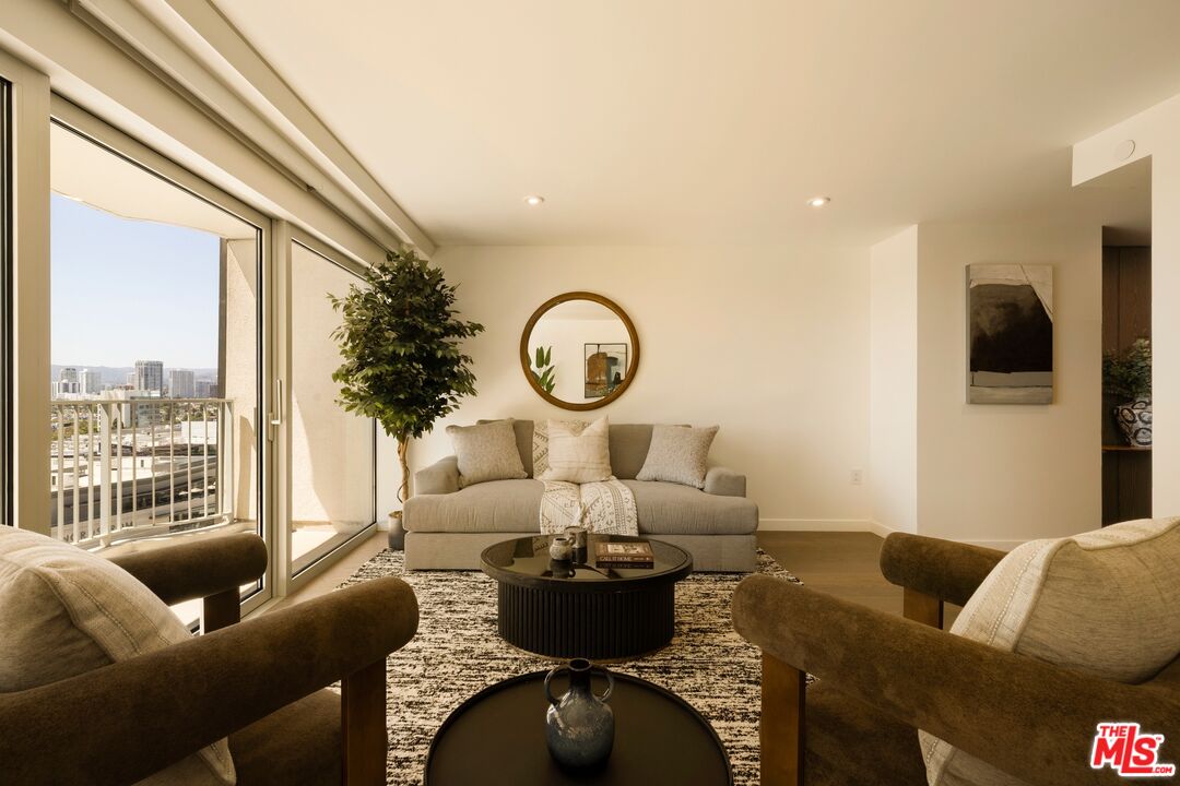 2025 Avenue Of The Stars Unit: 1208