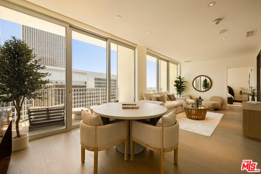 2025 Avenue Of The Stars Unit: 1607