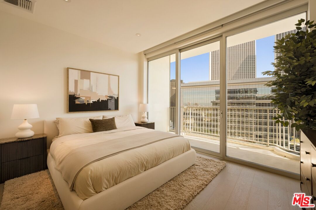 2025 Avenue Of The Stars Unit: 1607