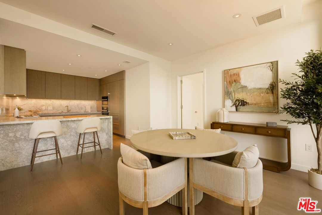 2025 Avenue Of The Stars Unit: 1607
