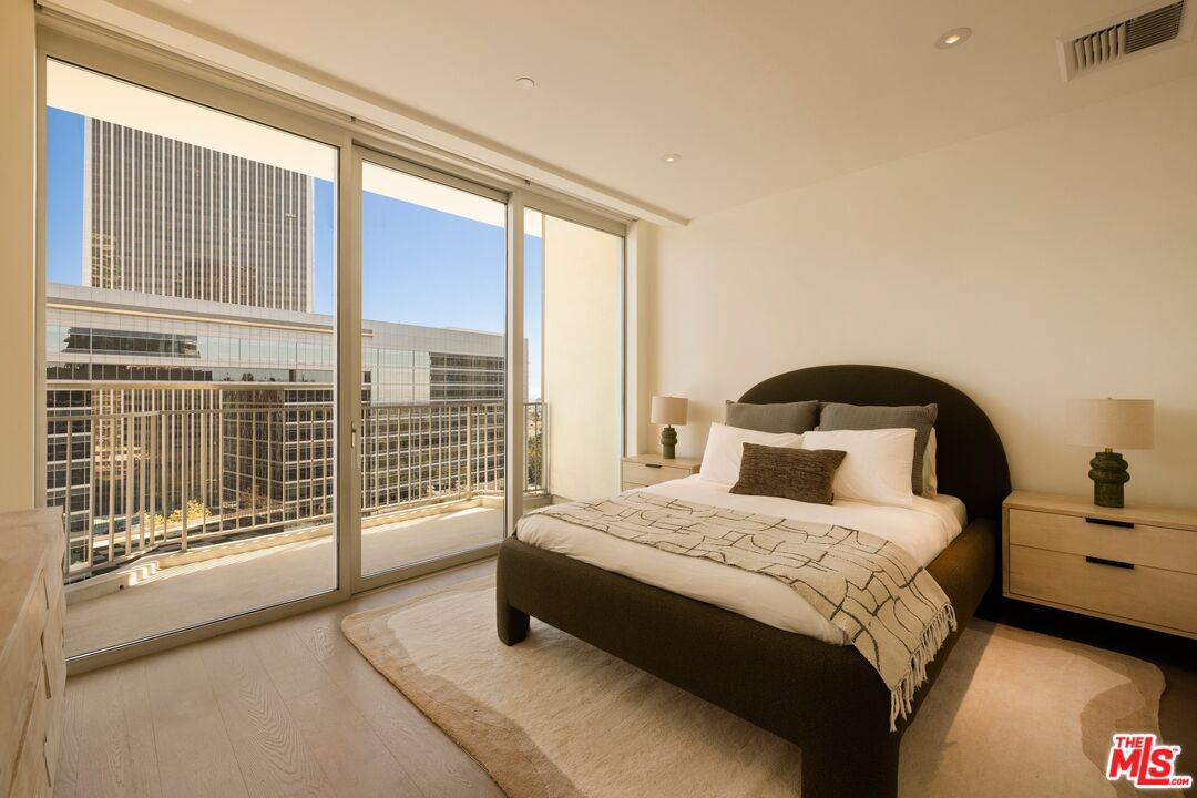 2025 Avenue Of The Stars Unit: 1607