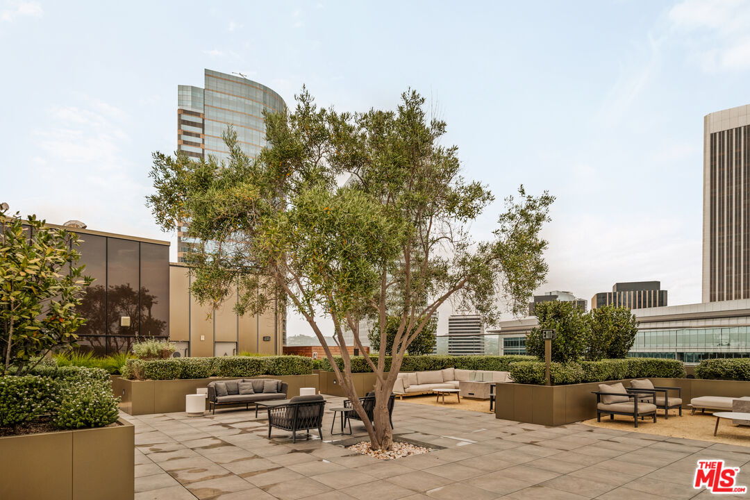 2025 Avenue Of The Stars Unit: 1607