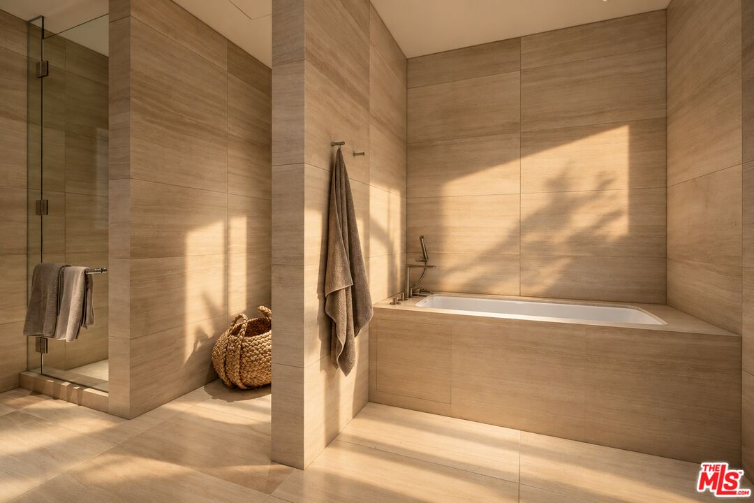 2025 Avenue Of The Stars Unit: 210