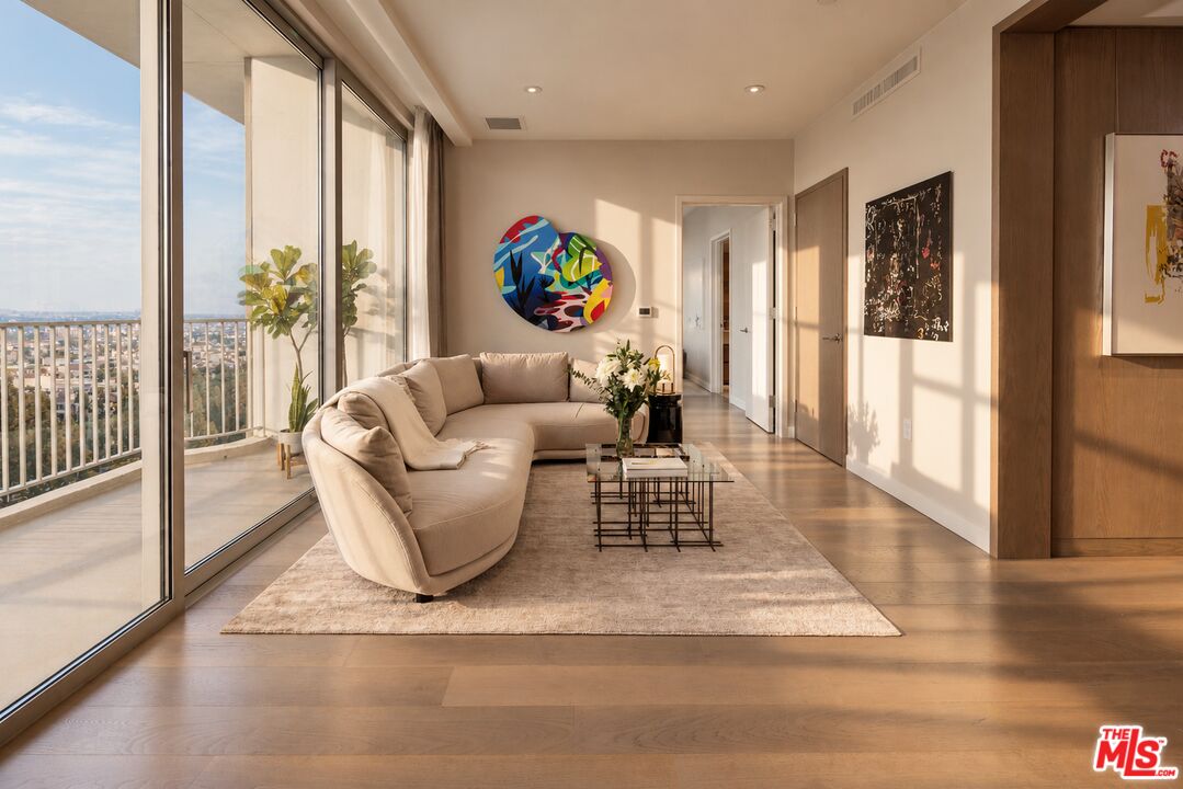 2025 Avenue Of The Stars Unit: 210