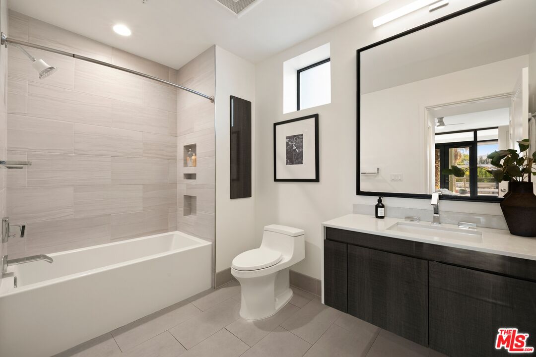 2300 Wilshire Blvd Unit: 202
