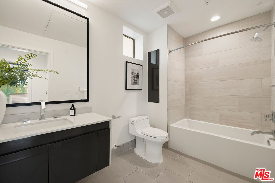 2300 Wilshire Blvd Unit: 202