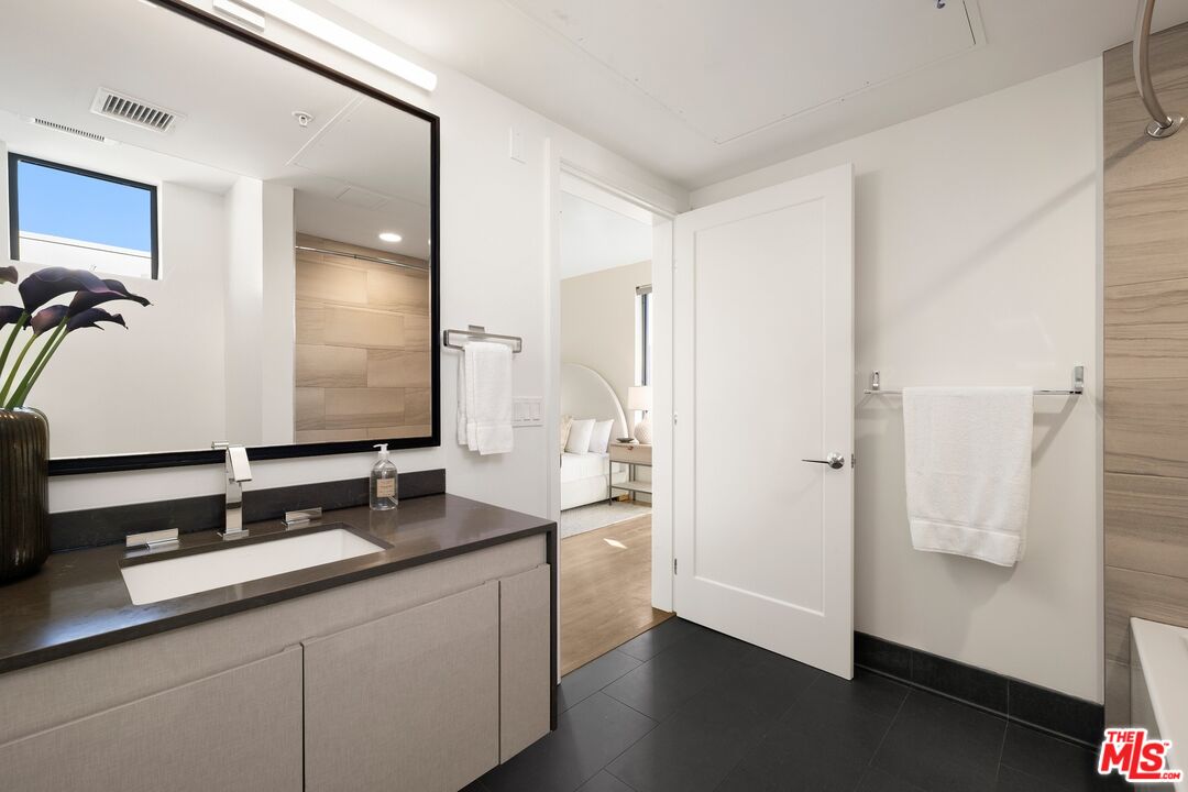 2300 Wilshire Blvd Unit: 217