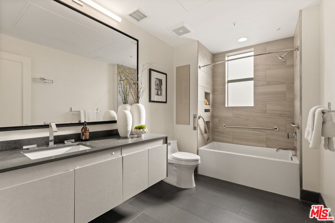 2300 Wilshire Blvd Unit: 219
