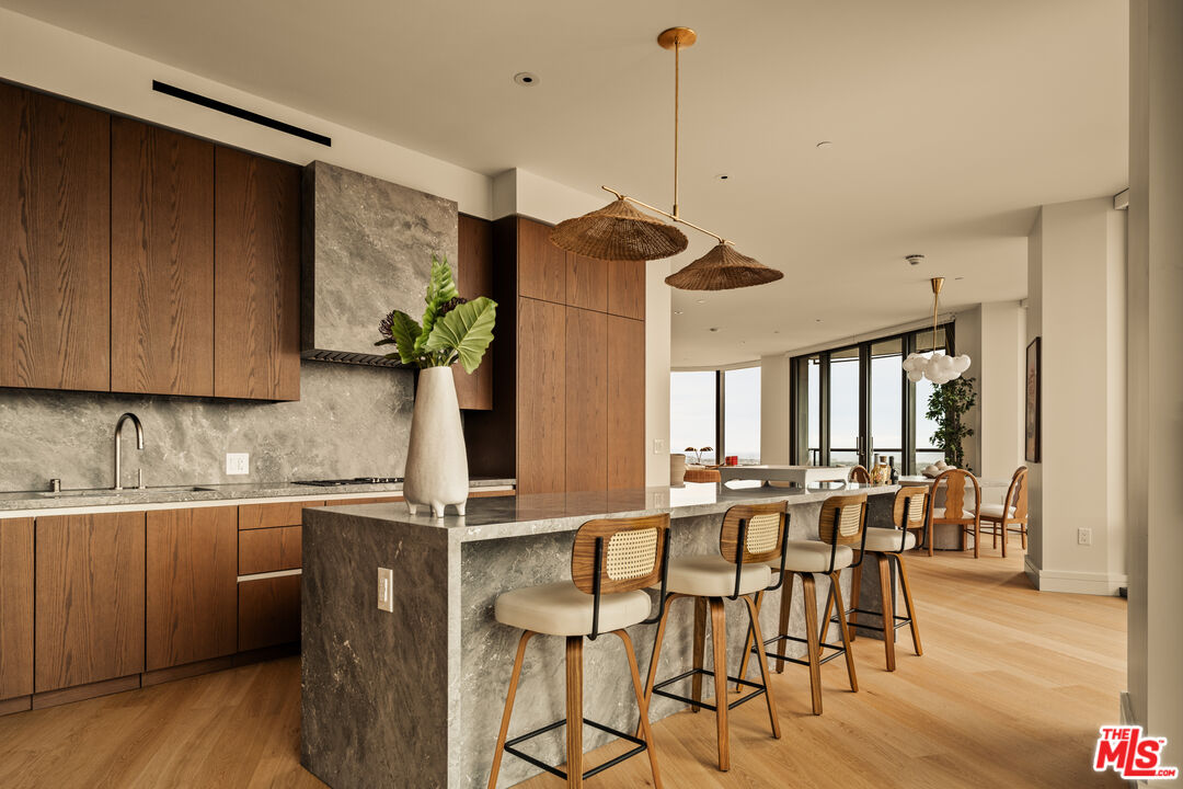 211 W Elm Ct Unit: 30A