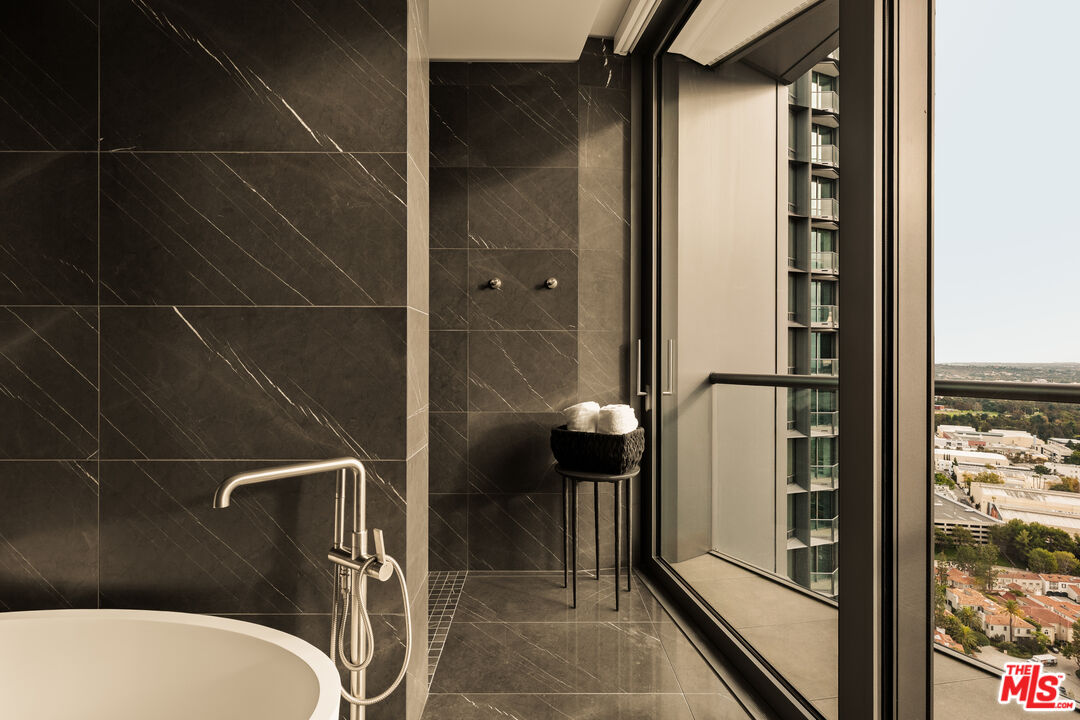 211 W Elm Ct Unit: 30A