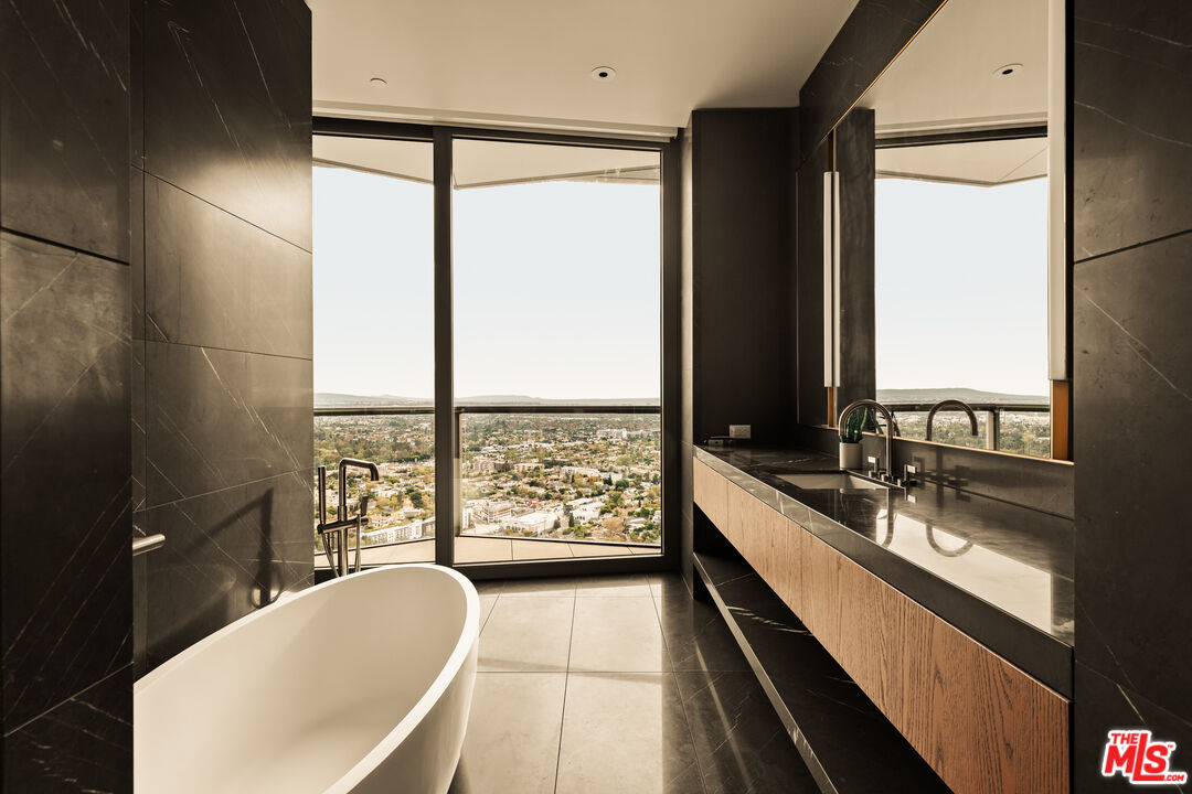 211 W Elm Ct Unit: 30A