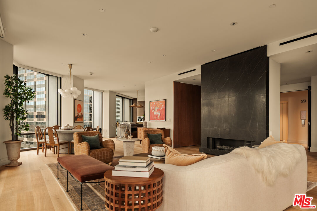 211 W Elm Ct Unit: 30A