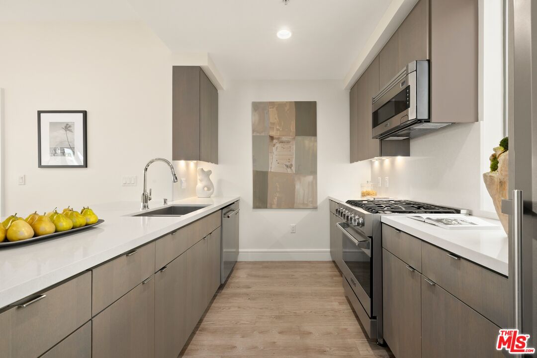 2300 Wilshire Blvd Unit: 201
