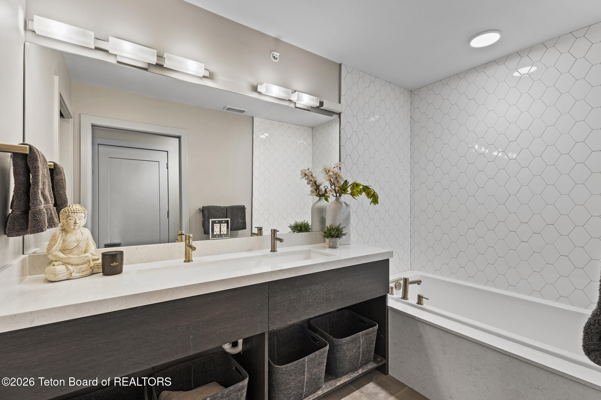 150 W W SIMPSON Avenue #404