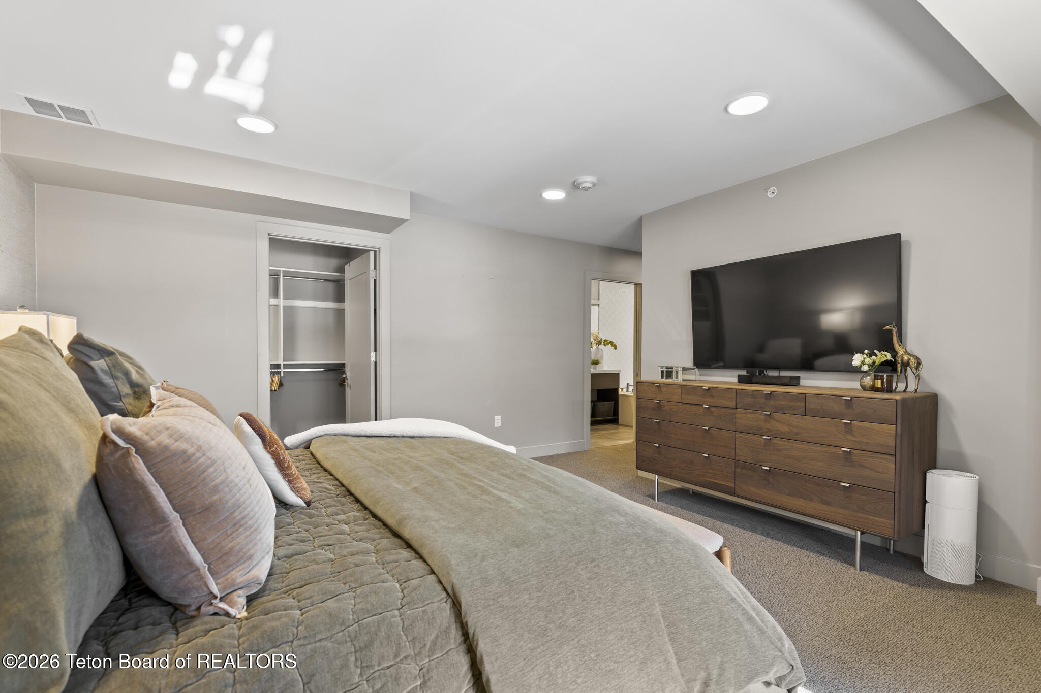 150 W W SIMPSON Avenue #404