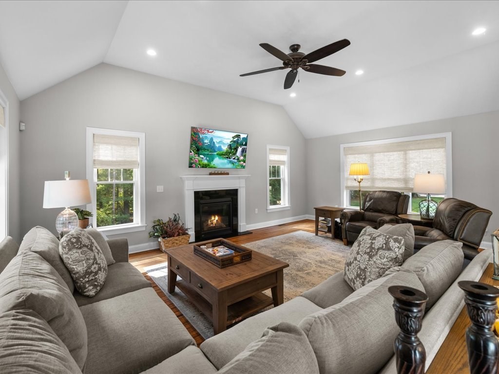 15 Autumn Ave # 15