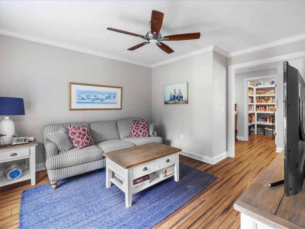 15 Autumn Ave # 15
