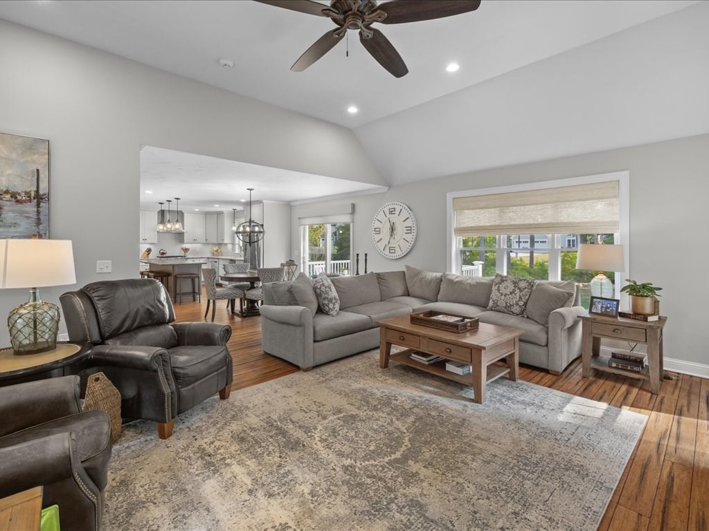 15 Autumn Ave # 15