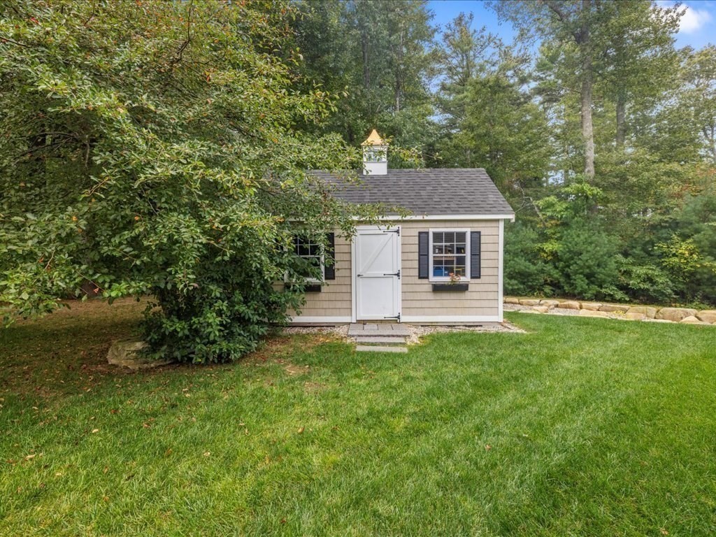 15 Autumn Ave # 15