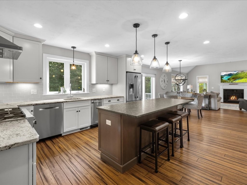 15 Autumn Ave # 15