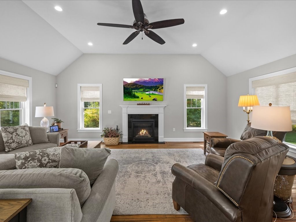 15 Autumn Ave # 15