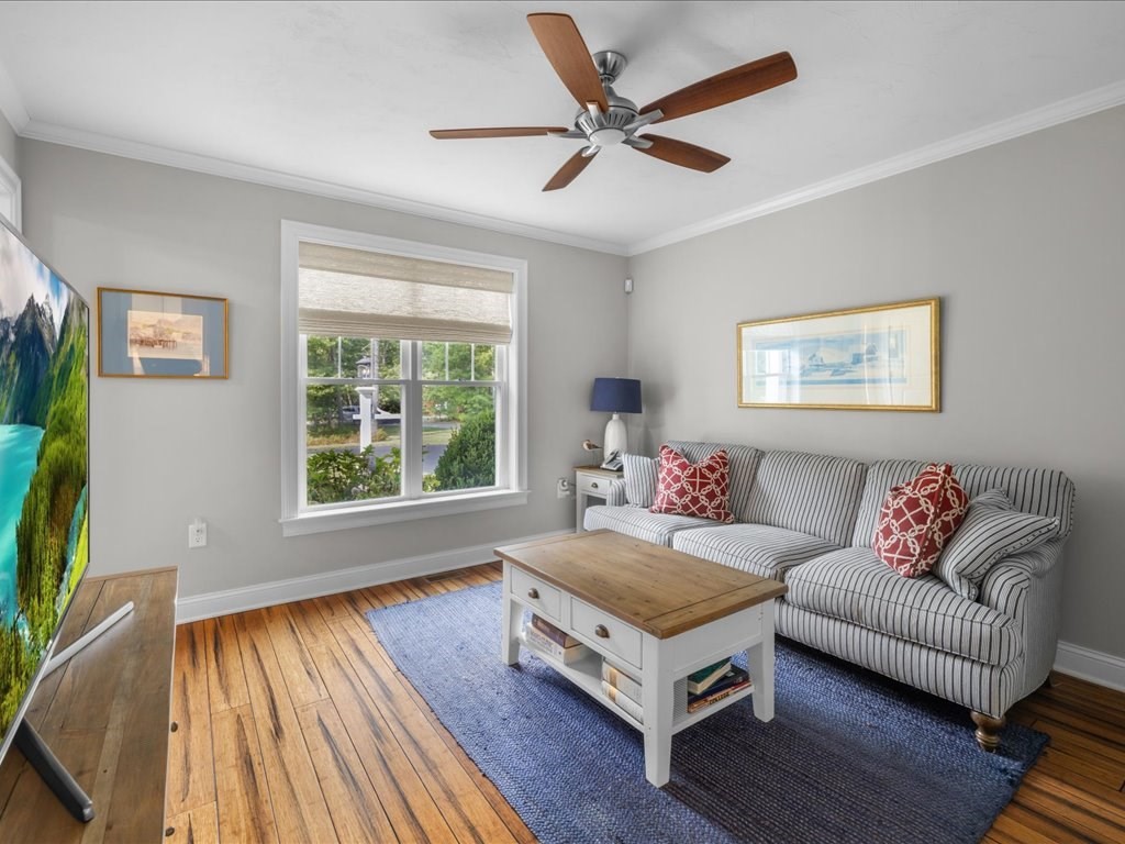 15 Autumn Ave # 15