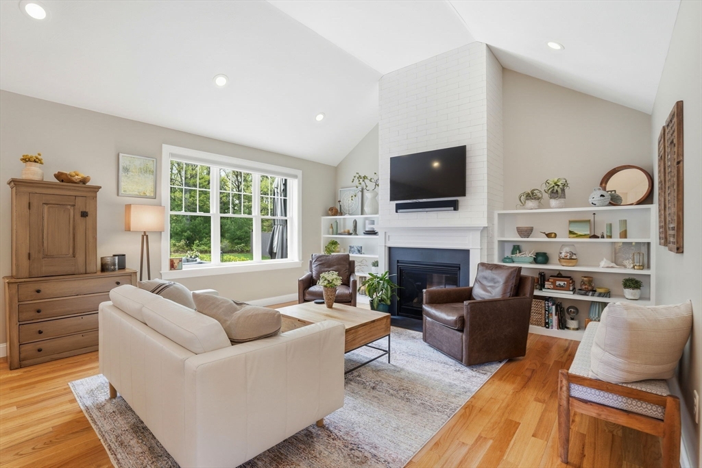 30 Stone Gate Dr