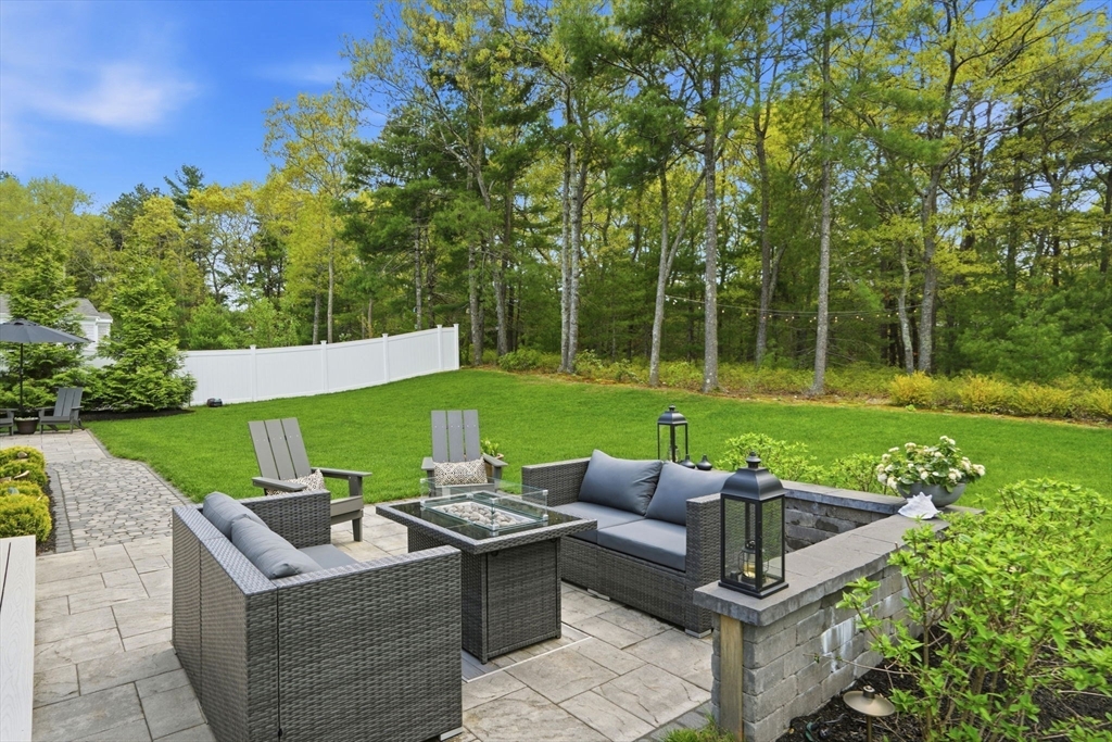 30 Stone Gate Dr