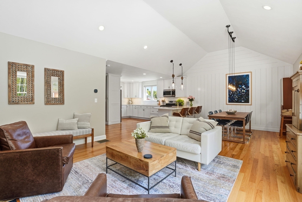 30 Stone Gate Dr