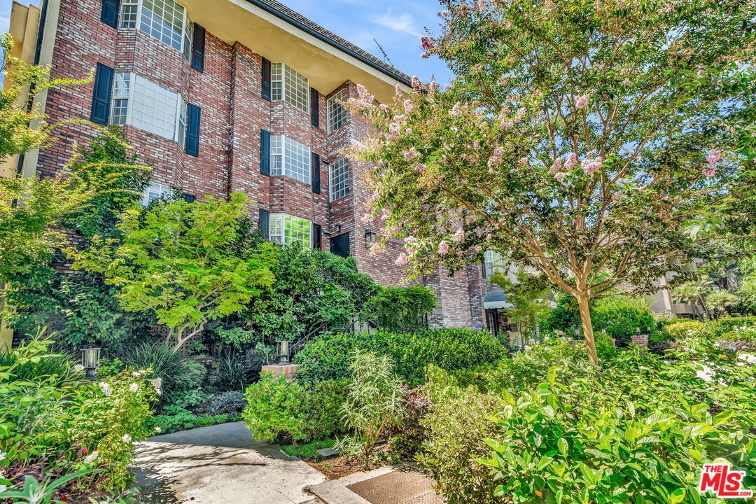 14106 Dickens St Unit: 102