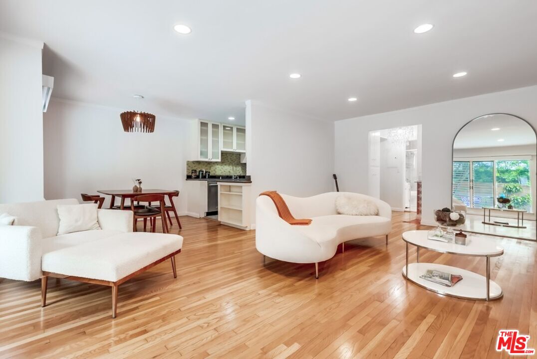 1275 Havenhurst Dr Unit: 4