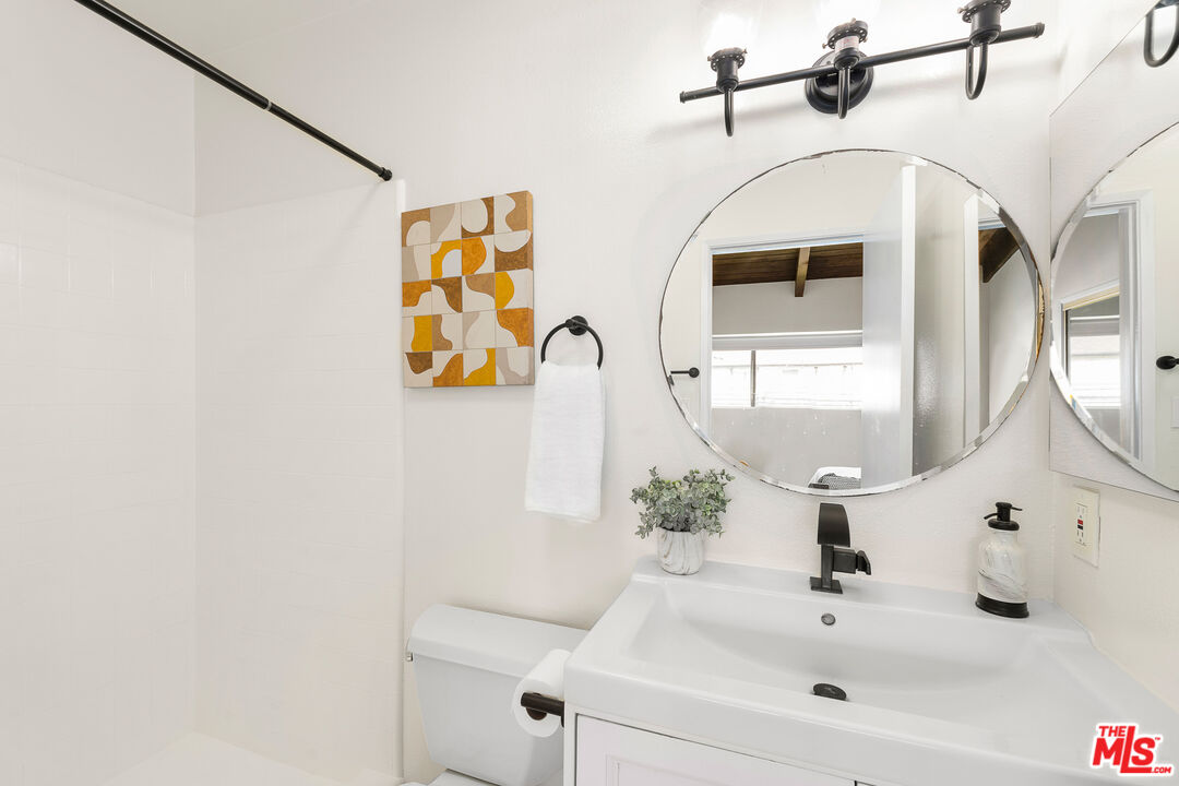 1805 S Barrington Ave Unit: 10