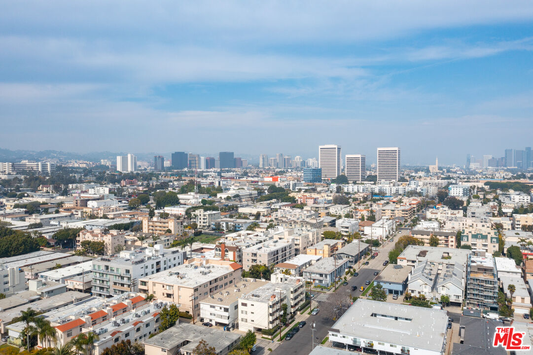 1805 S Barrington Ave Unit: 10