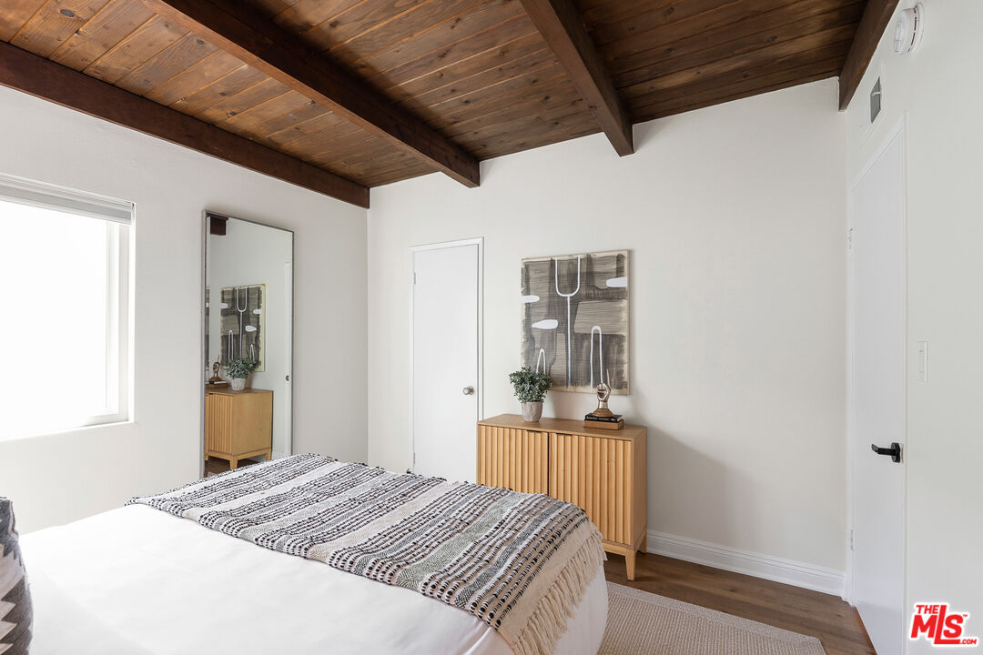 1805 S Barrington Ave Unit: 10