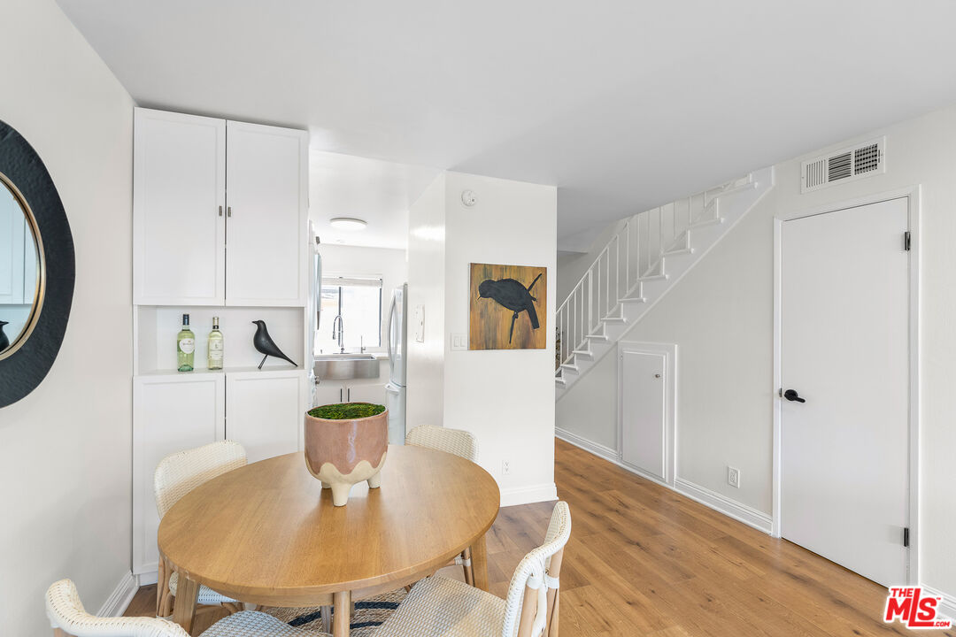 1805 S Barrington Ave Unit: 10