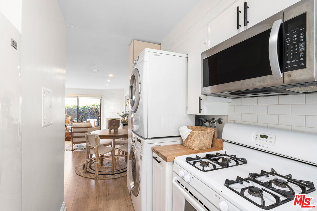 1805 S Barrington Ave Unit: 10