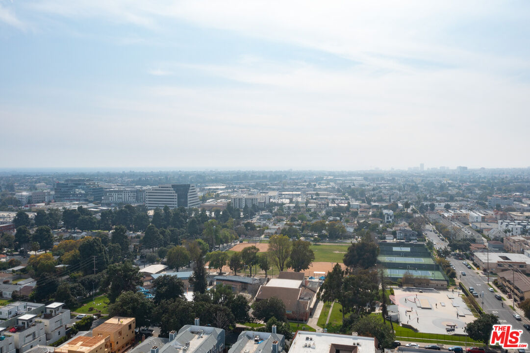 1805 S Barrington Ave Unit: 10