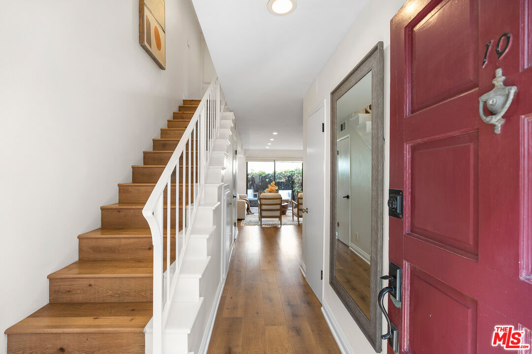 1805 S Barrington Ave Unit: 10