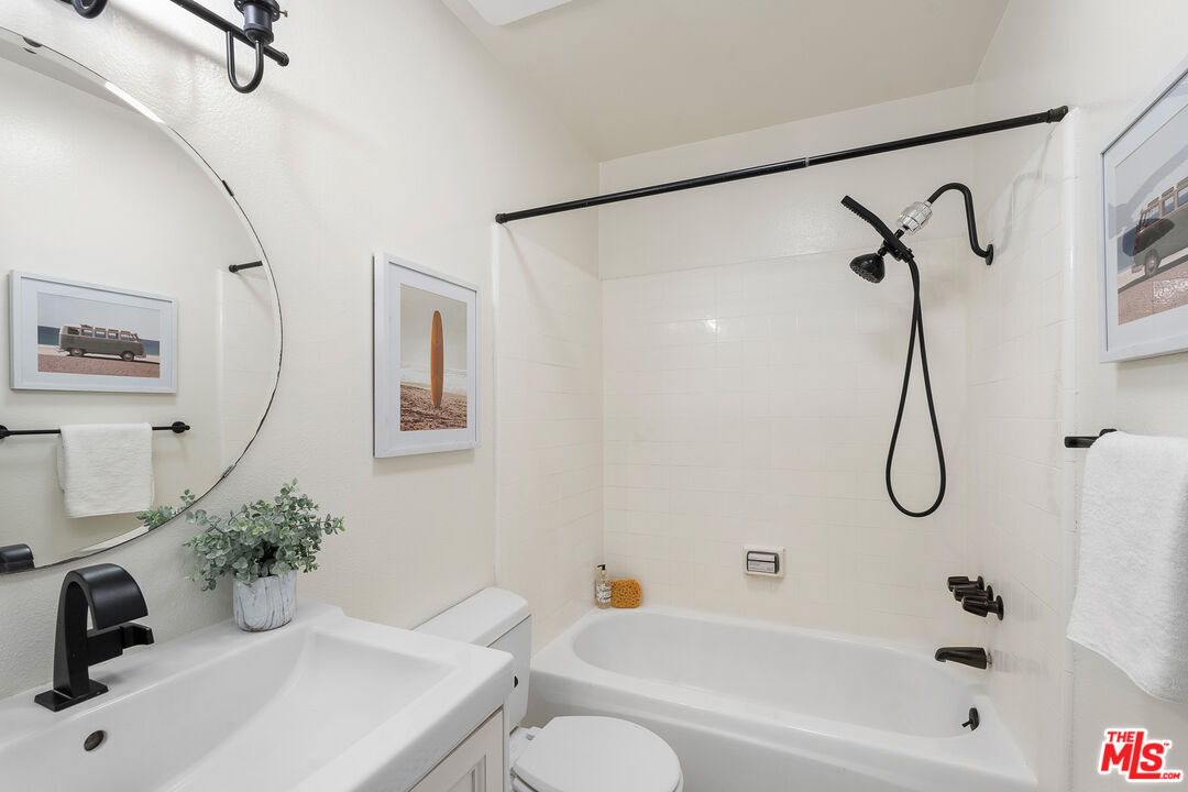 1805 S Barrington Ave Unit: 10